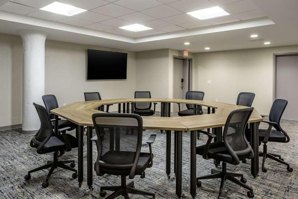 Comfort Inn & Suites Newark Liberty International Airport Udogodnienia zdjęcie